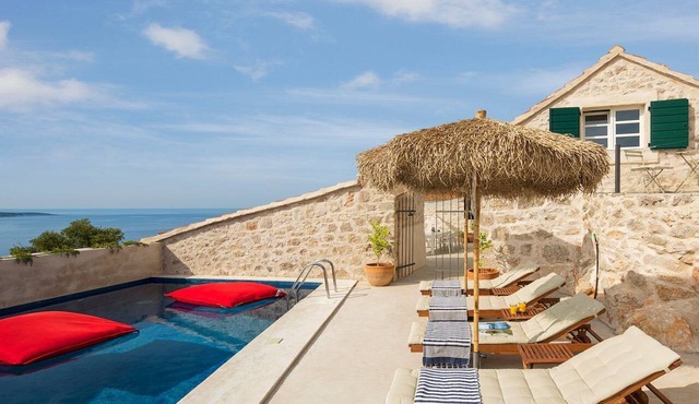 Villa Amarant - Five Bedroom Villa, Sleeps 10 in Zavala