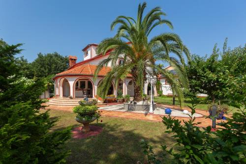 Villa Anna with pool by Porec in Poreč