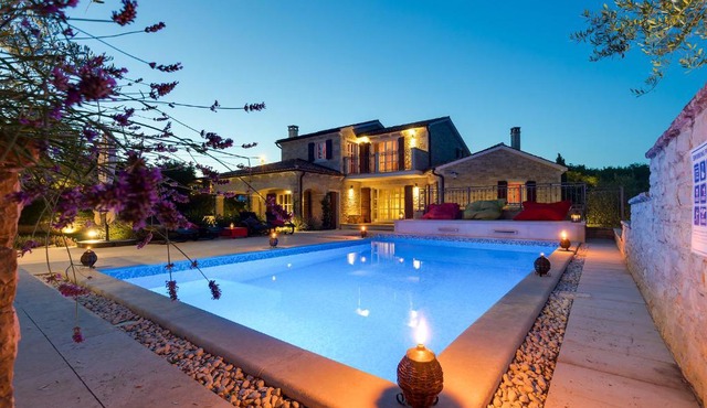 Villa ARtIEN with swimming pool in Baderna
