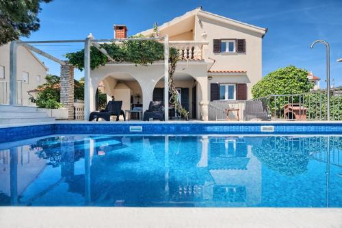 Villa Azur - Comfort, Beachfront, Pool
