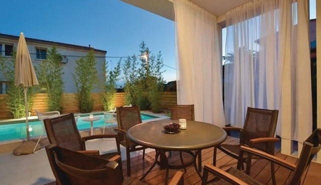 Villa Bamboo - Green villa with heated pool in Duće