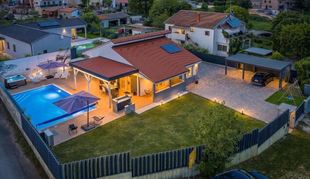 Villa Beauty near Rovinj for 7 people with 55 m2 private heated pool, wellness & kids playground