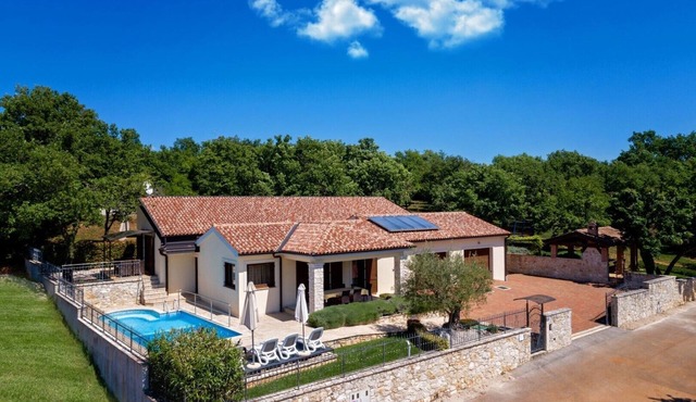 Villa Bella Vista Poletti - beautiful villa with large garden, pool, playground and beautiful sew view