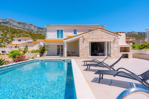 Villa Bohemica with Private Heated Pool in Orebić