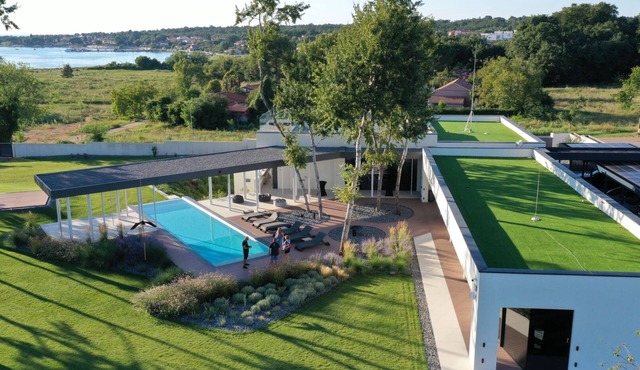 Villa Calvia Crispinilla by Villas Guide