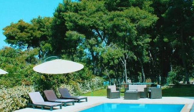 Villa Clementine with pool, sea view, big group, near sea, pet friendly, bbq, family, quite area in Sutivan