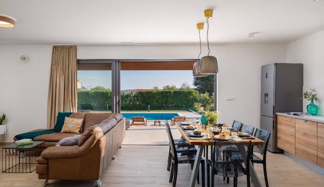 Villa "Cvita" with own pool