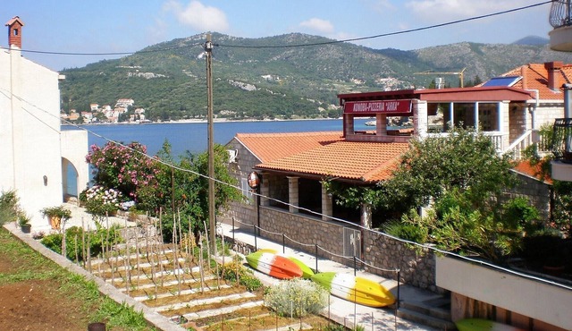 Villa Doris - Room for 2+1 adults with sea view terrace in Dubrovnik