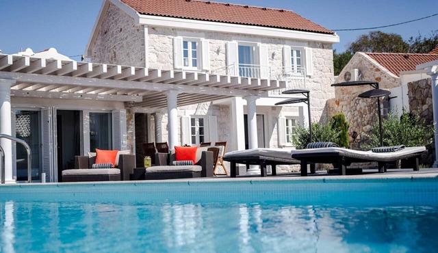 Villa Drvenik Mali | 4 Bedroom Villa | Great Pool Area in Mali Drvenik