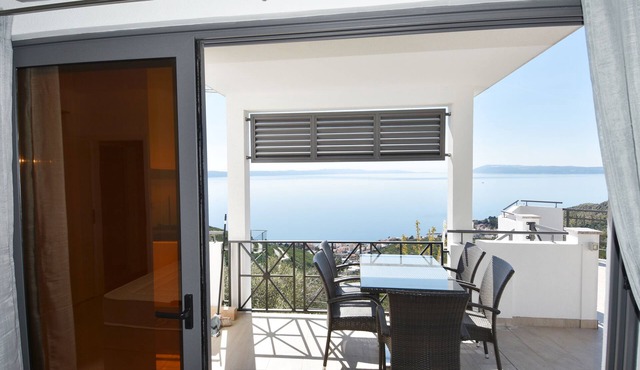 Villa Emilia,with pool, tennis court, mini golf, and stunning panoramic views in Podgora