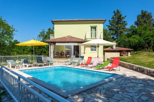 Villa Ester - Private Pool Escape for 8 - Happy Rentals