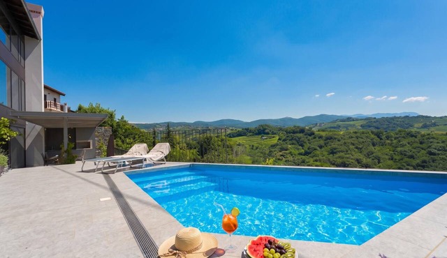 Villa Eva w/Pool & Spa in Goriška Brda, Dobrovo v Brdih, Slovenia in Dobrovo v Brdih