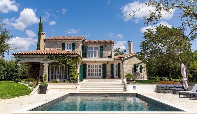 Villa Experience with Private Pool & Wine Cellar in Baderna