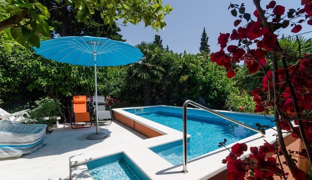Villa Gemma - Four Bedroom Villa with Terrace and Swimming Pool