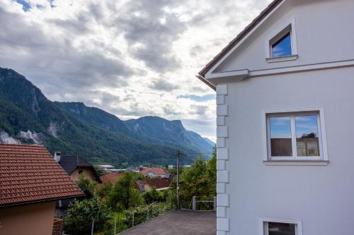 Villa Hillside Apartment in Jesenice