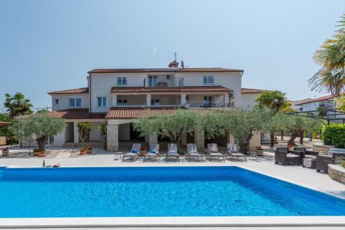 Villa Hope - Apartments with Shared Pool in Poreč