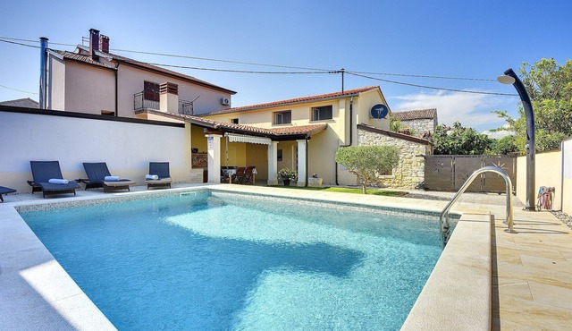 Villa in Pula with Private Pool