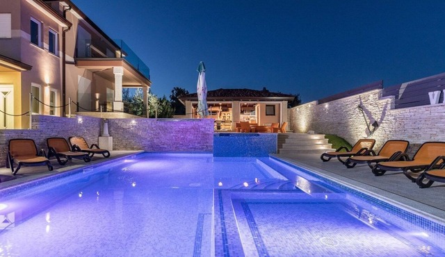 Villa Istrakamen (73847-K1) - Pula