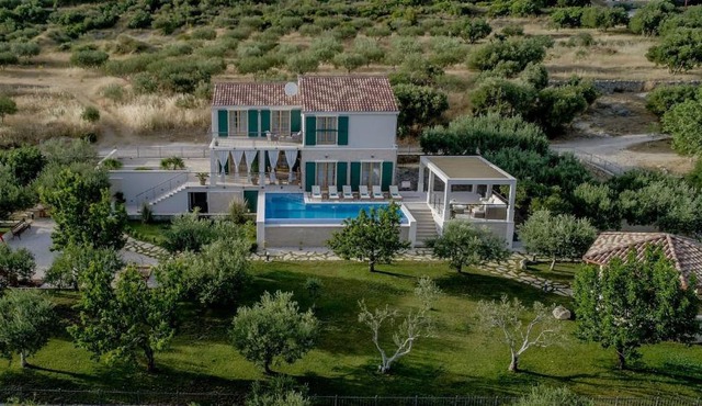 Villa Iva Kaštel Lukšic