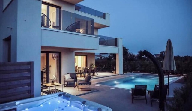Villa IVaLA - Luxury with Heated Pool & Panoramic Sea Views in Istria in Galižana