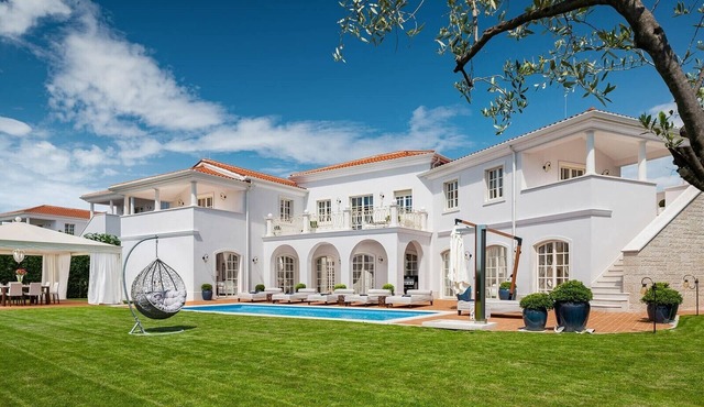 Villa Ivana – Luxury villa for up to 8 guests with heated private pool in peaceful surroundings. in Vabriga