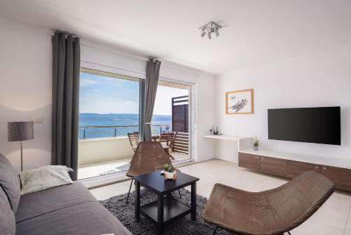 Villa Jolara With Heated Pool - Deluxe Apartment 11 in Mimice