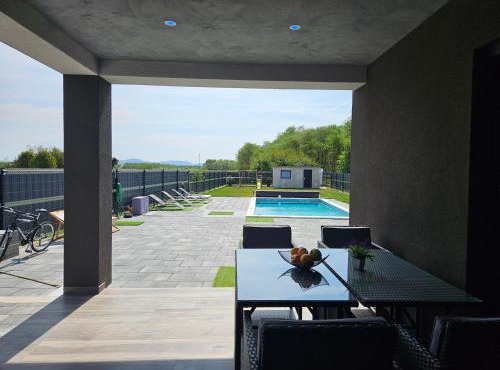 Villa Joy with Pool,Jacuzzi,E Auto Station