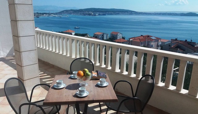 Villa Julio spacious first floor apartment with a great terrace