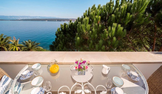 Villa Klara - Luxury Two Bedroom Apartment with Terrace and Sea View in Malinska