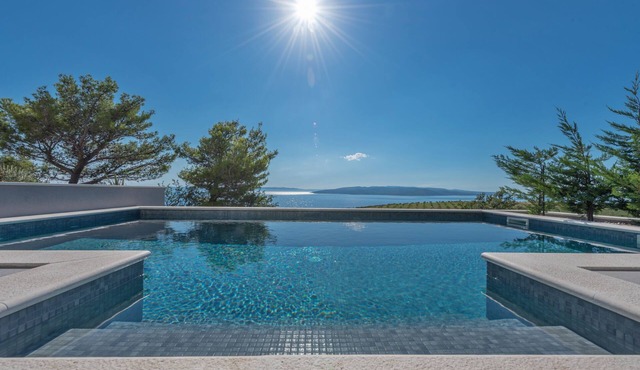 Villa Kuk with heated salt water pool in Makarska