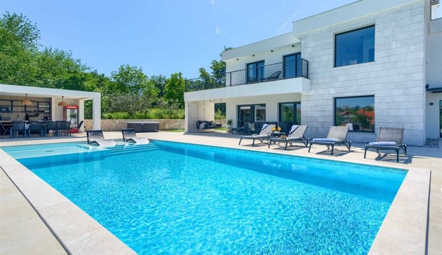 Villa Lagos - pool, spa, Jacuzzi and Red & Blue Lake by MyWaycation in Grubine