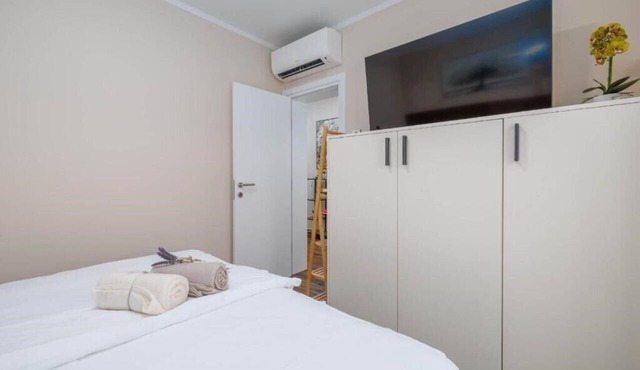 Villa LeSt with heated pool and EV Charger in Gabonjin