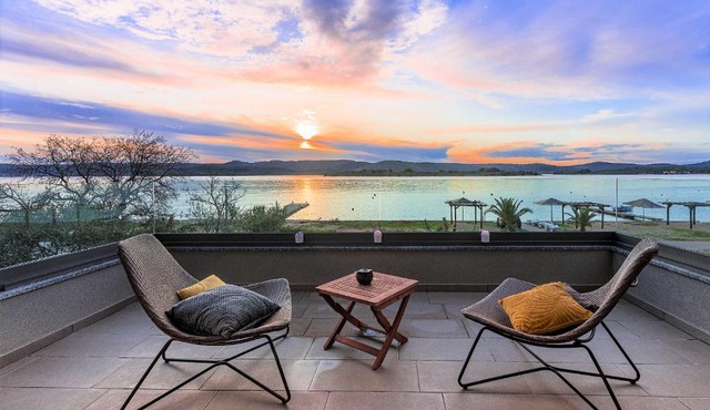 Villa Lu-Ma Beachfront with Heated Pool