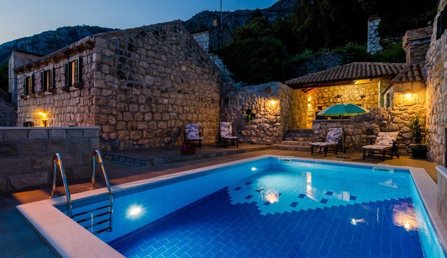 Villa Luciana - Two Bedroom Villa with Swimming Pool and Sea View in Gruda