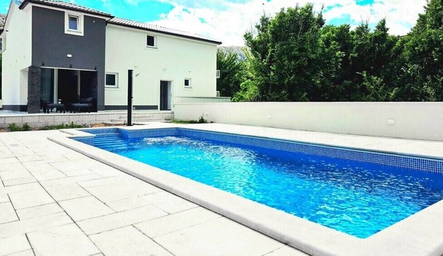 Villa Lux with swimmnig pool and view