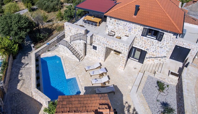 Villa Mare - stone villa with outdoor pool in Vinišce