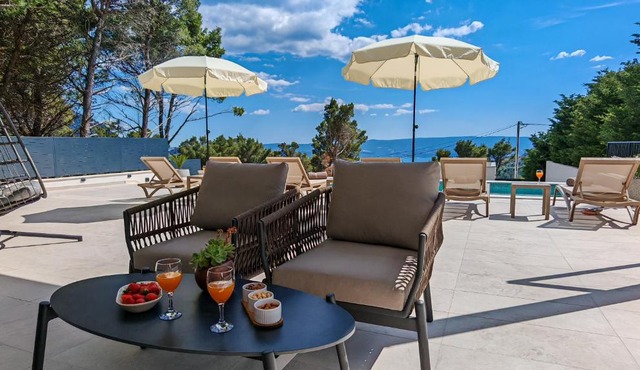 Villa Maria - Heated Pool, Sea & Mountain Views, Sports Court