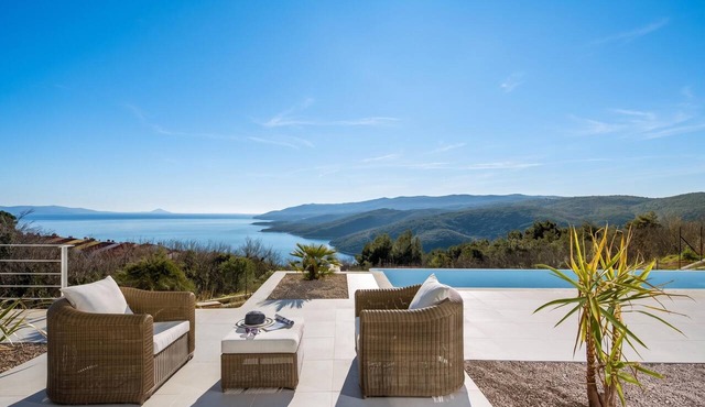 Villa Mayan – Luxury Sea View Retreat with Pool & Sauna, Labin, Croatia in Labin