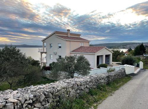 Villa Mebelle - Meerblick und Natur zu jeder Jahreszeit in Jasenice