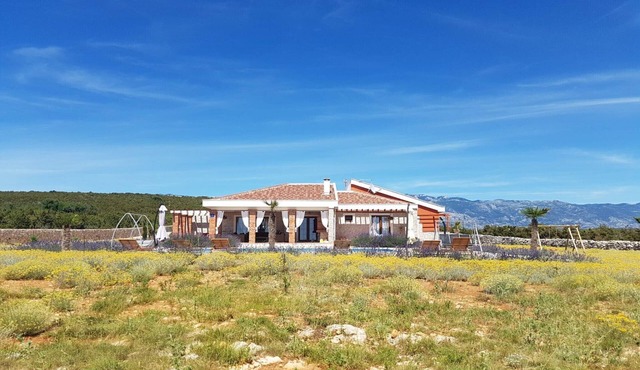 Villa Melody with tennis court