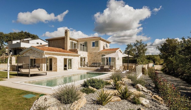 Villa Mila with private pool and jacuzzi for up to 10 guests