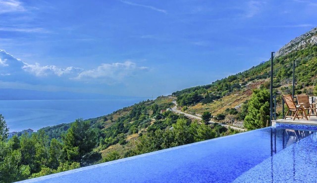 Villa Mimice - Four Bedroom Villa, Sleeps 8