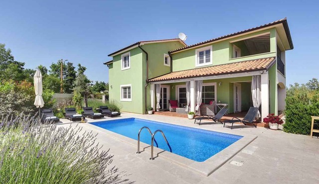 Villa mit Klimaanlage und Pool in Krnica