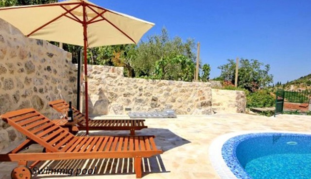 Villa mit Pool, Oslje by Interhome
