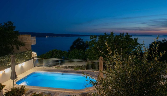 Villa Ole | Mediterranean Stone Villa with Pool, Jacuzzi in Jesenice