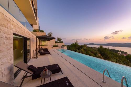 Villa Orasac Waterfront 1 5 Bedroom Dubrovnik Villa