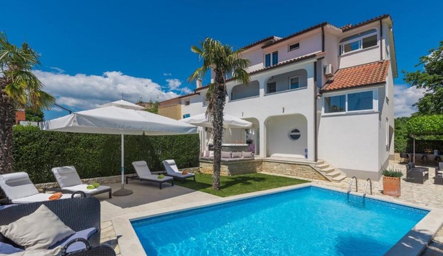 Villa Palma with pool and garden