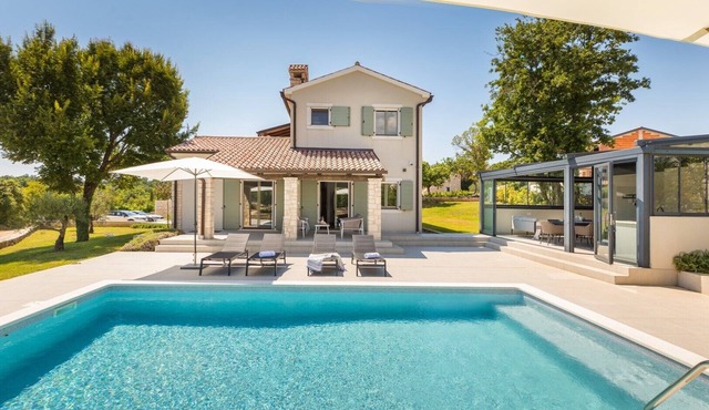 Villa Philia – Beautiful villa with Heated Salt Water Pool (included in the price)