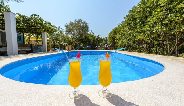 Villa Piano - Four Bedroom Villa with Terrace and Swimming Pool