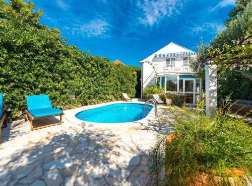 Villa Piano - Four Bedroom Villa with Terrace and Swimming Pool